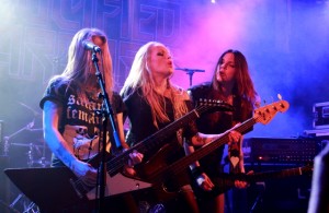 CrucifiedBarbara-DivanduMonde-15-11