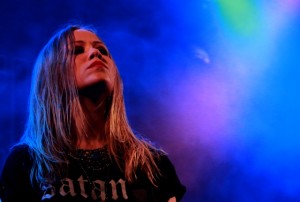 CrucifiedBarbara-DivanduMonde-15-13