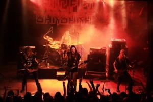 CrucifiedBarbara-DivanduMonde-15-25